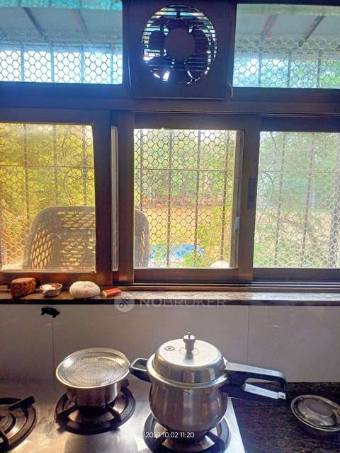 2 BHK Flat In Shree Complex For Sale  In Borivali West