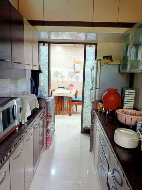 2 BHK Flat In Shree Complex For Sale  In Borivali West
