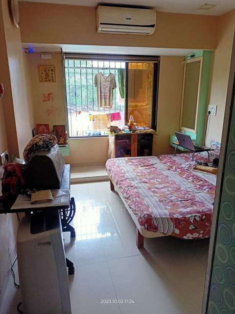 2 BHK Flat In Shree Complex For Sale  In Borivali West