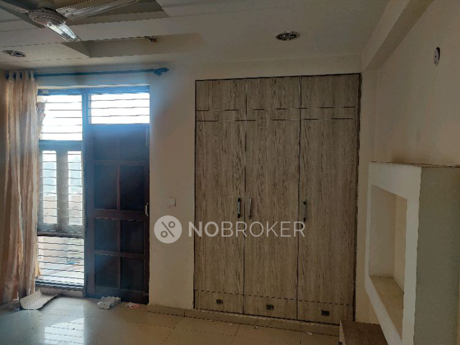 Omaxe Heights Sector 86 Rent WITHOUT BROKERAGE Semifurnished 3 BHK