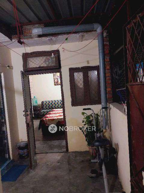 2 BHK Flat for Rent  In Shakarpur Khas
