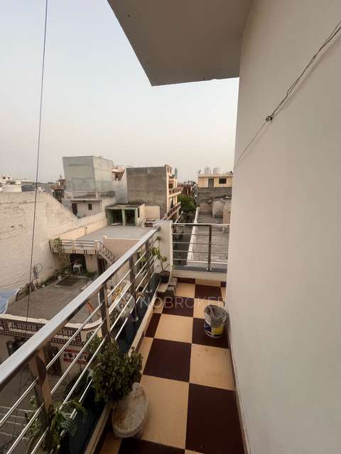 2 BHK Flat In Galaxy Apartments For Sale  In Madanpuri