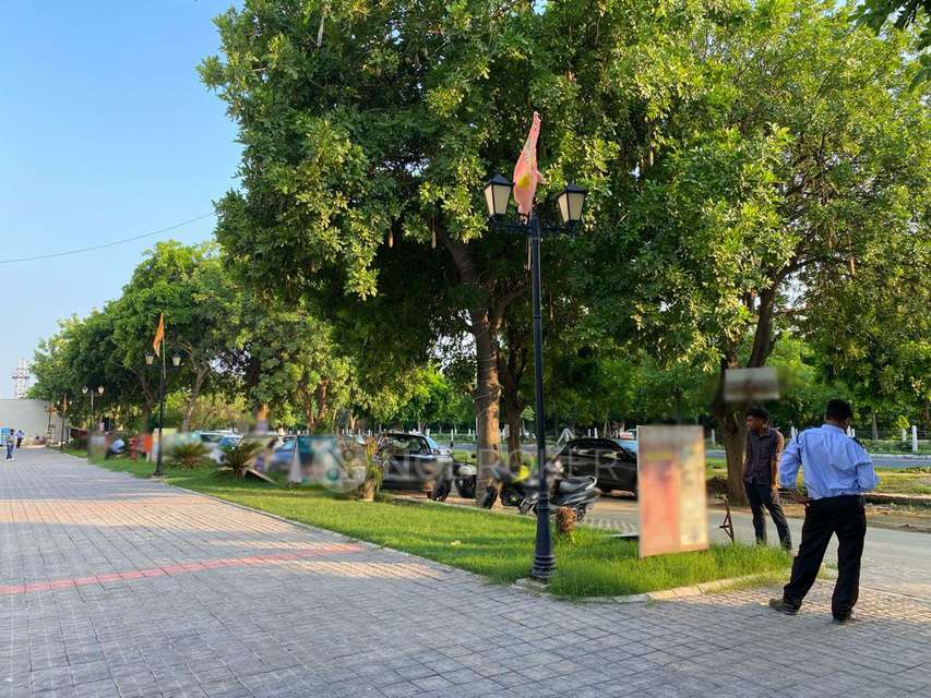 Shop in Delta I, Greater Noida for Rent 