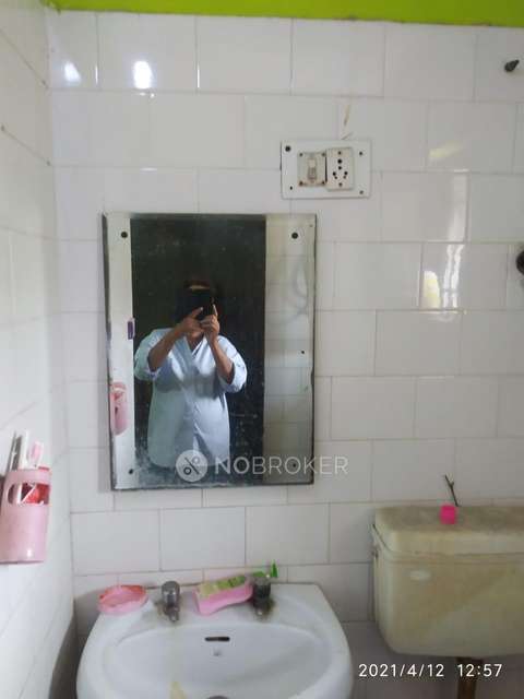 2 BHK Flat In Rajat Vihar For Sale  In Sector 62