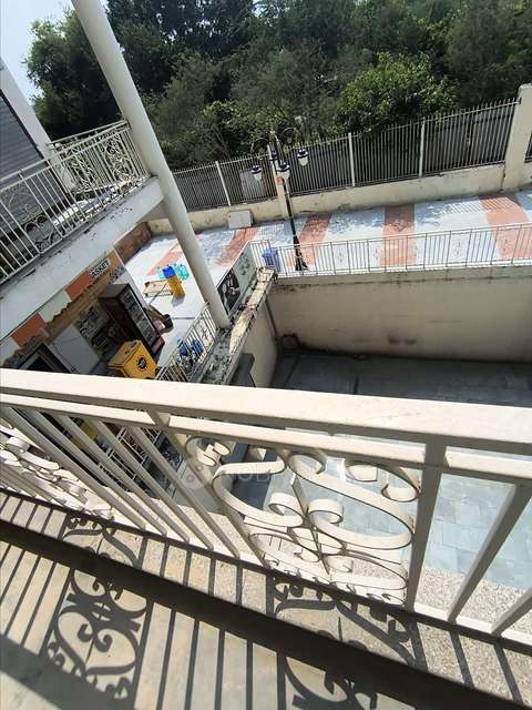 Restaurant/Cafe in Sector 10 , Greater Noida for Rent 