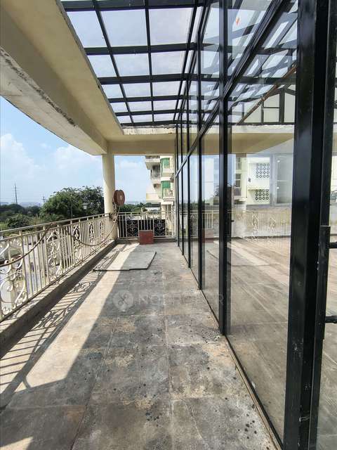 Restaurant/Cafe in Sector 10 , Greater Noida for Rent 