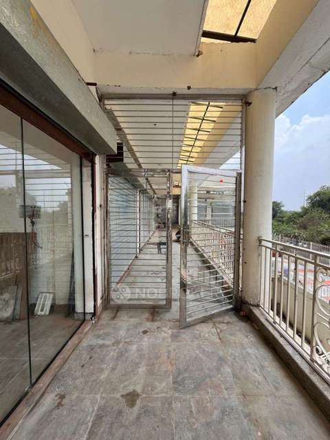 Restaurant/Cafe in Sector 10 , Greater Noida for Rent 