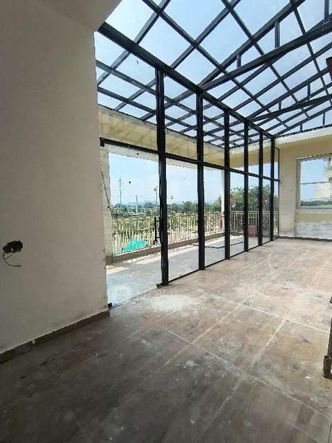 Restaurant/Cafe in Sector 10 , Greater Noida for Rent 