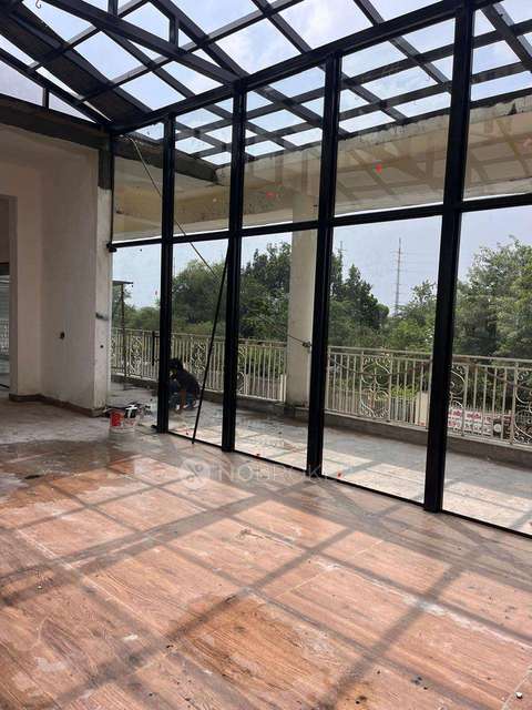 Restaurant/Cafe in Sector 10 , Greater Noida for Rent 