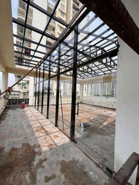 Restaurant/Cafe in Sector 10 , Greater Noida for Rent 