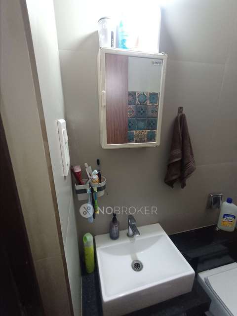 1 BHK Flat In Rajesh Whitecity Phase 1 For Sale  In Kandivali East