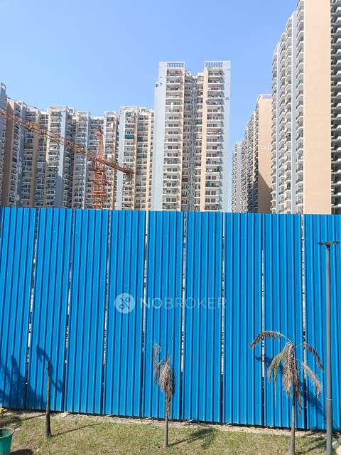 Shop in Sector 16, Greater_noida for sale 