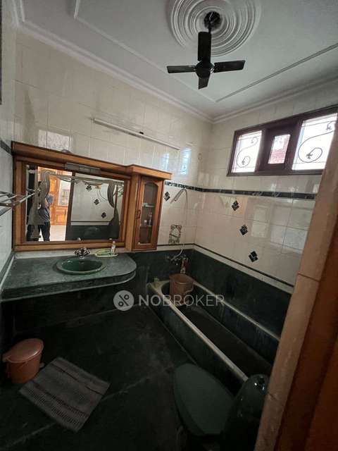 4 BHK House For Sale  In  Model Town
