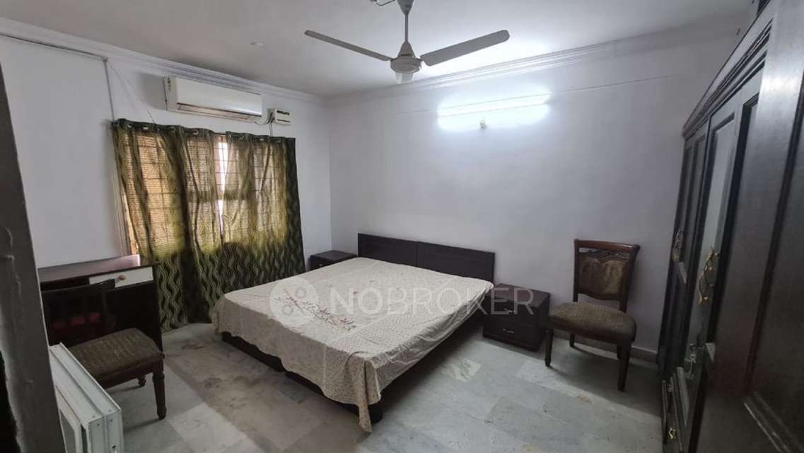 Single Room for Male In 3 BHK  In Maheswari Towers In Banjara Hills