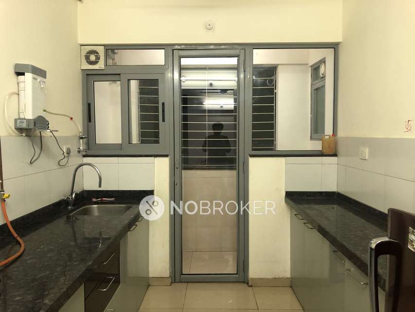 2 BHK Flat In Amanora Future Towers for Rent  In Hadapsar