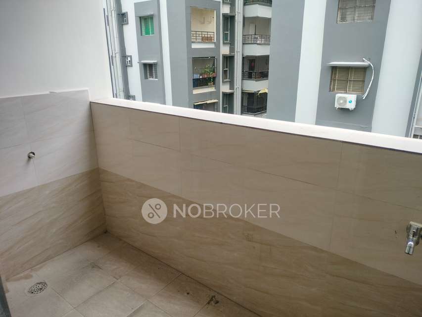 3 BHK Flat In Swathi&#39;s Skyline For Sale  In Gajularamaram