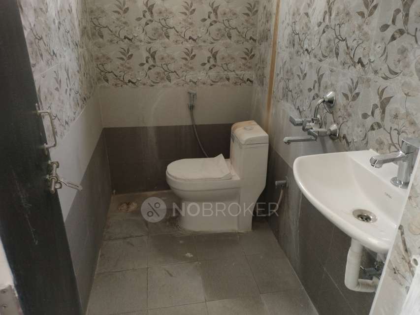 3 BHK Flat In Swathi&#39;s Skyline For Sale  In Gajularamaram