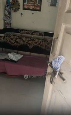 1 RK Flat In Chawl for Rent  In   Borivali 