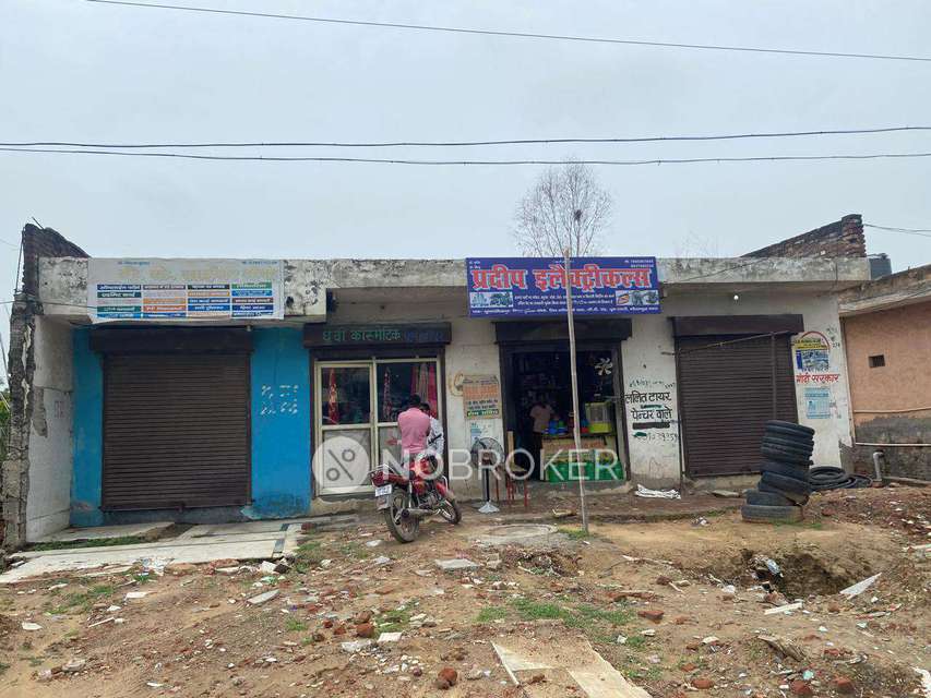 Shop in Deri Skaner, Greater Noida for Rent 