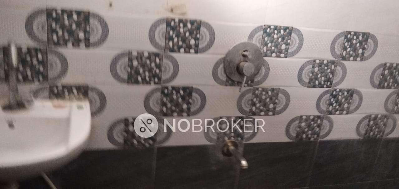 2 BHK Flat In Venkatadhri Heights For Sale  In Chowdariguda,