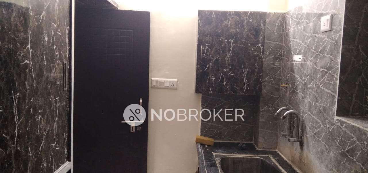 2 BHK Flat In Venkatadhri Heights For Sale  In Chowdariguda,