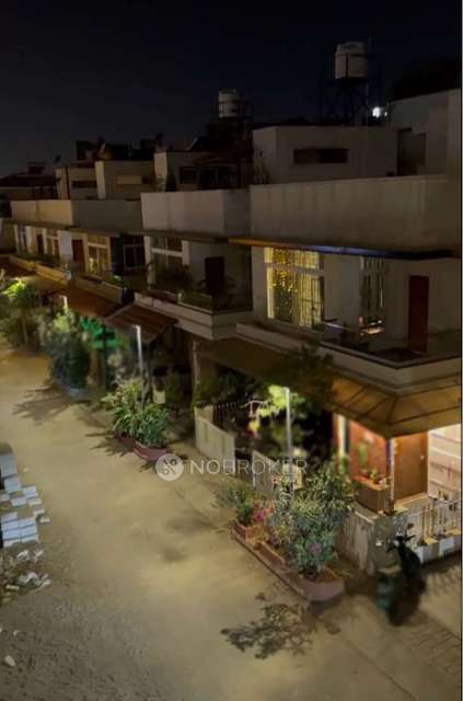4+ BHK Flat For Sale  In The Lake View Address