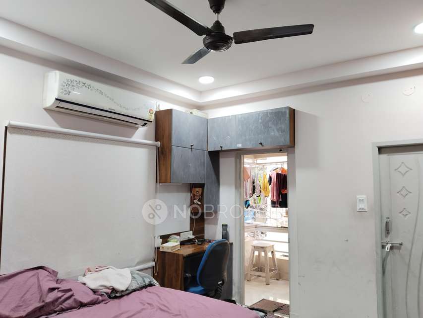 2 BHK Flat In Radhakrishna Towers For Sale  In  Habsiguda