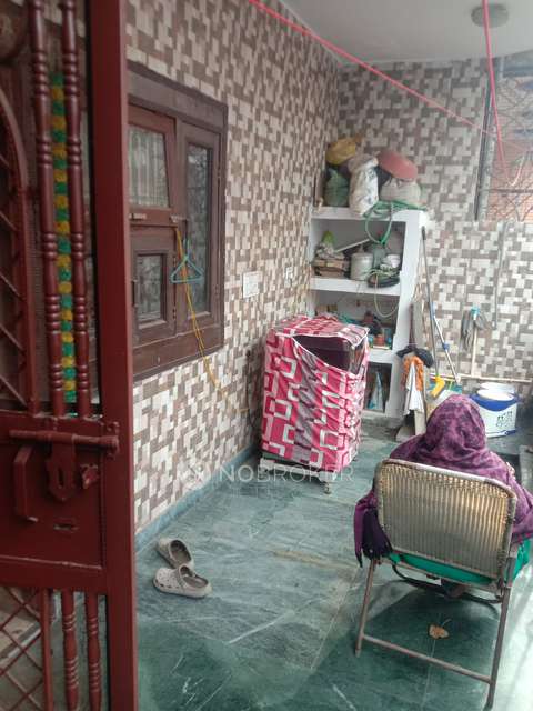 3 BHK Flat In Sadtnalone Building   For Sale  In Naya Ganj