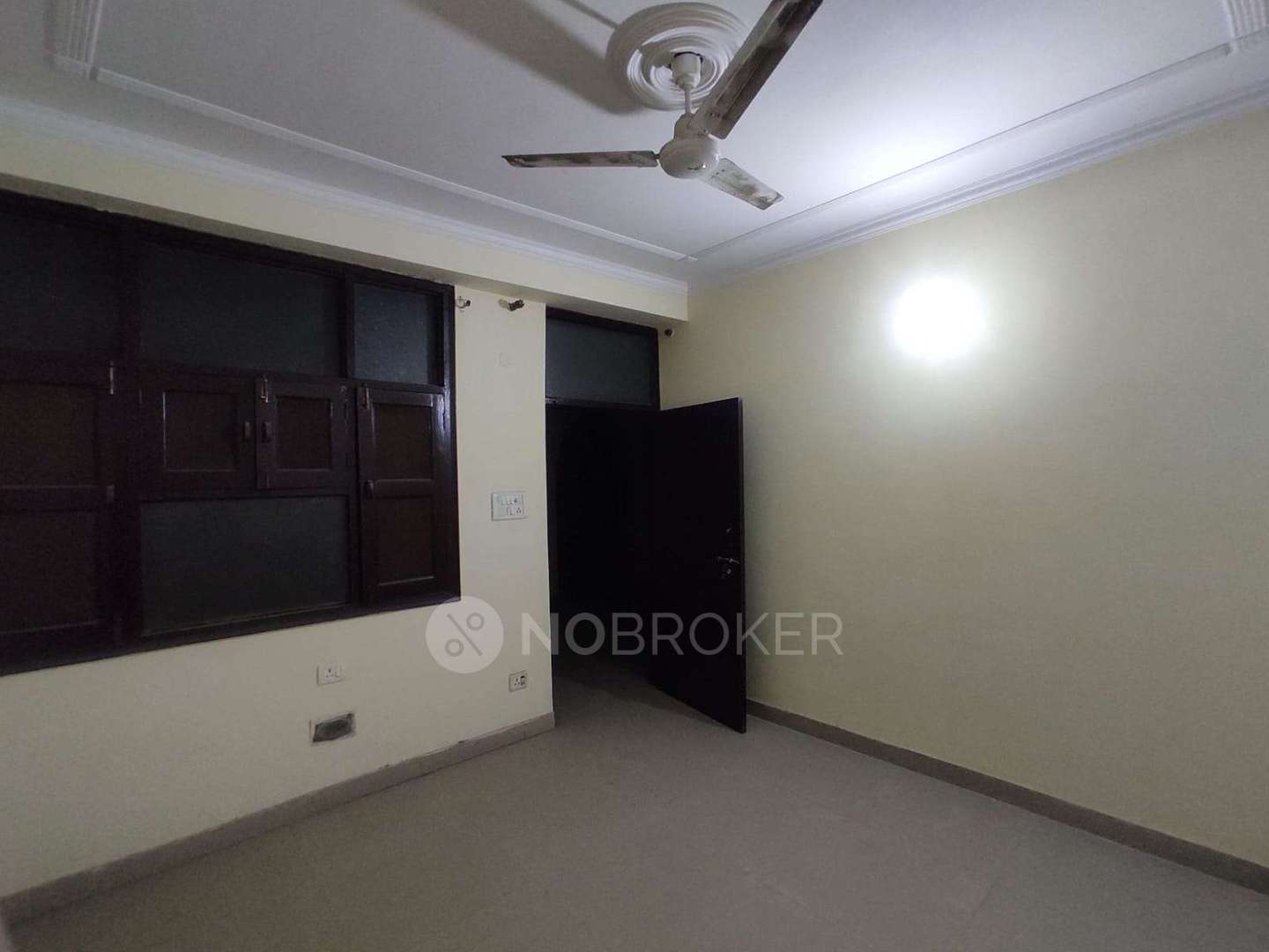 Independent House Okhla Rent WITHOUT BROKERAGE Semifurnished 3 BHK