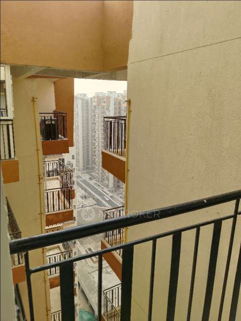 2 BHK Flat In Amrapali Centurian Park Phase  For Sale  In Tech Zone Iv