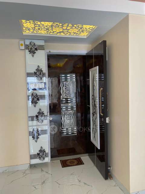2 BHK Flat In K Merchant Parson Bhuvan Chs, Girgaon For Sale  In Girgaon
