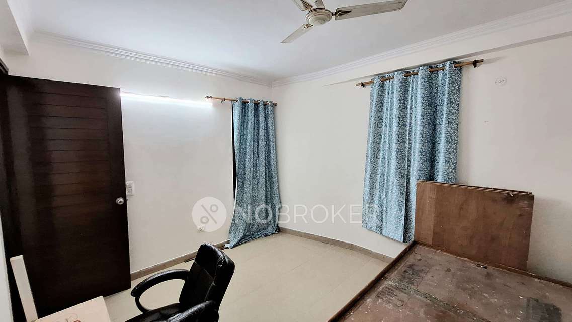 2 BHK Flat In Standalone Building  For Sale  In Chirag Dilli