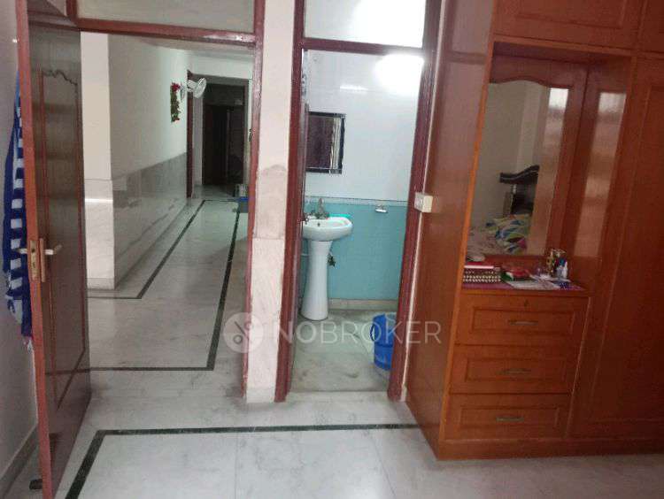 4 BHK Flat In Sb For Sale  In Okhla