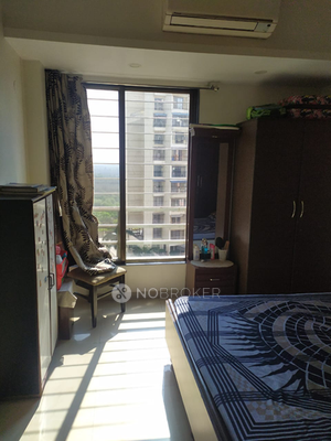 Single Room for Female In 3 BHK  In Pushpanjali Co-operative Housing Society  In Kurla East