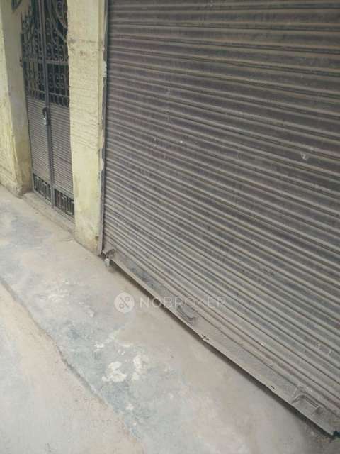 Shop in Mahavir Enclave, Delhi for sale 