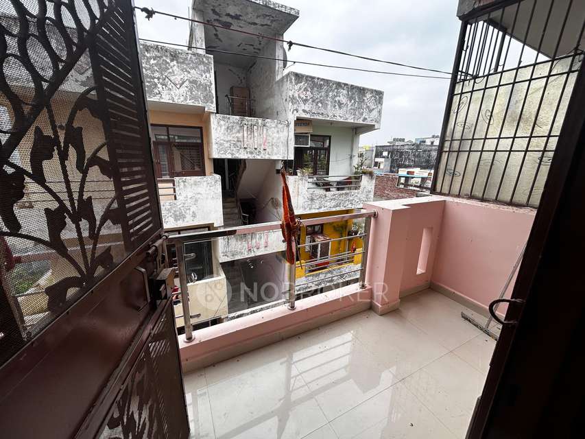 2 BHK Flat In Jagdamba Apartment For Sale  In Sadarpur