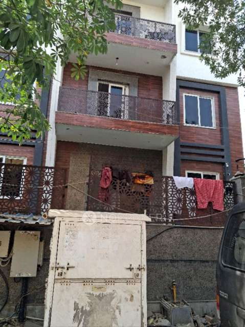 PG for Girls in Pari Chowk 