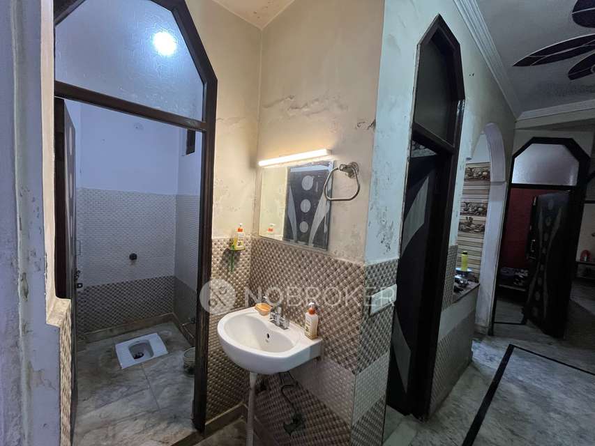 2 BHK Villa In Mukherjee Park Rwa Welfare Association For Sale  In Tilak Nagar