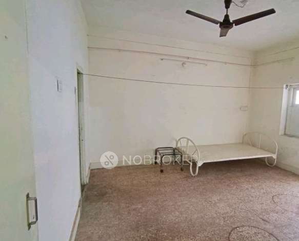 2 BHK Flat In Chandralok Residential Welfare Society for Rent  In Paradise Metro Station