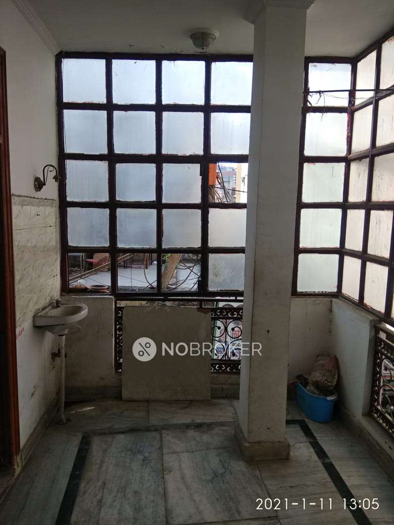 Standalone Building Shahdara Rent WITHOUT BROKERAGE Unfurnished 1 BHK