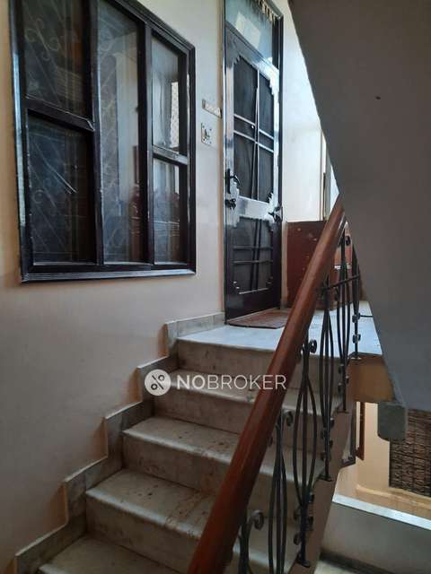 3 BHK Flat In Shanti Vihar For Sale  In Anand Vihar