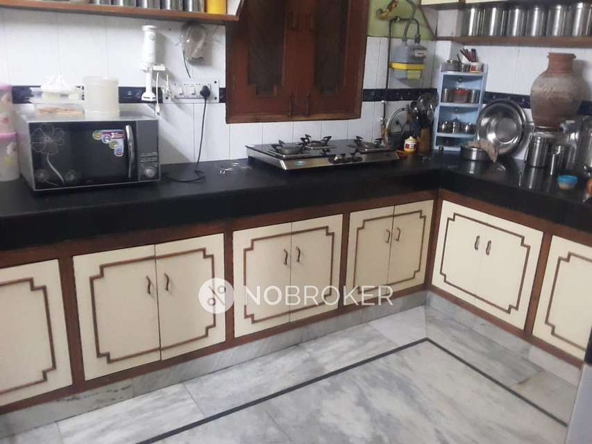 3 BHK Flat In Shanti Vihar For Sale  In Anand Vihar