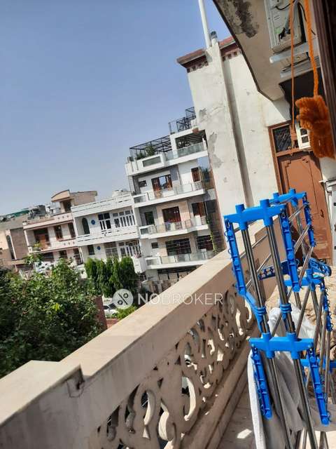 3 BHK Flat In Shanti Vihar For Sale  In Anand Vihar