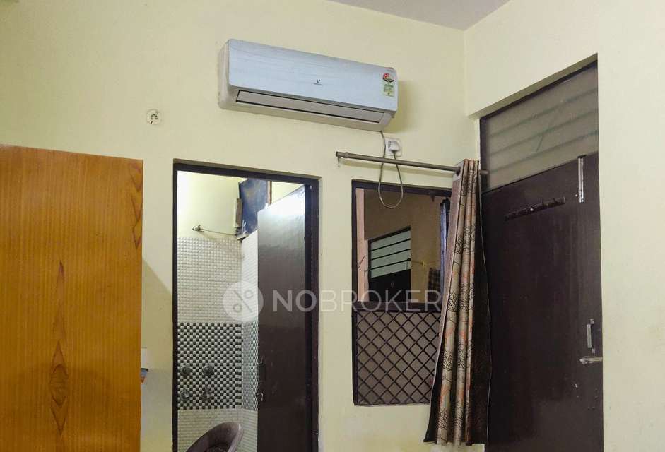 PG for Girls in Shalimar Bagh