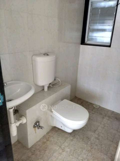 2 BHK Flat In Puranagad Chs For Sale  In Kandivali East