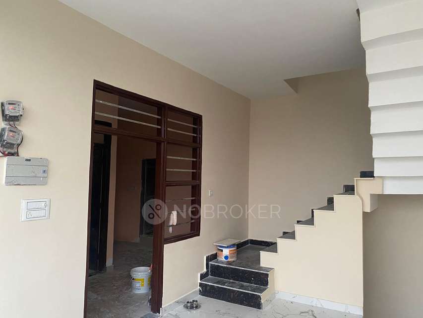 1 RK House for Rent  In Sector  59
