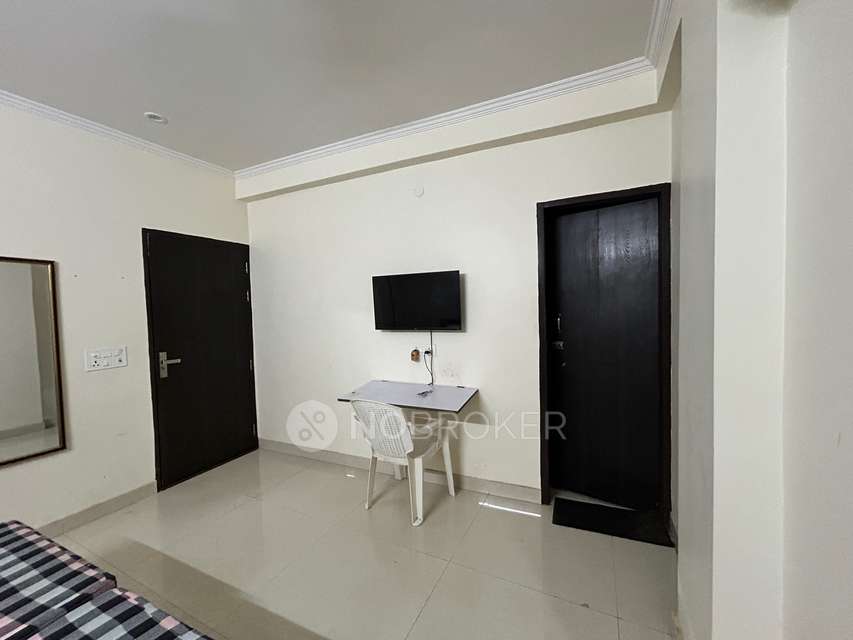 Single Room for Male In 1 RK  In Sector 42