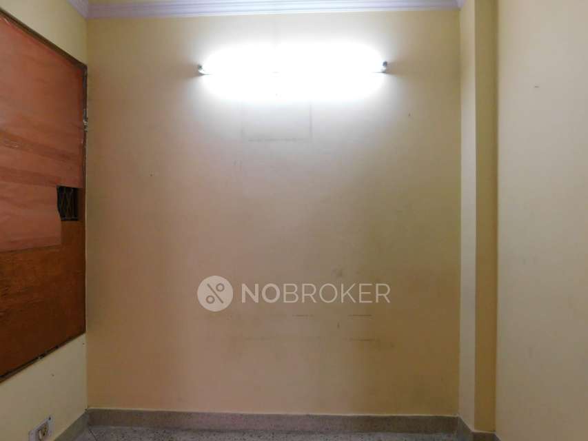 1 BHK Flat In Builder Floor For Sale  In Laxmi Nagar