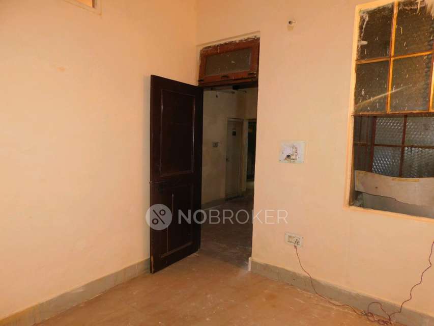 1 BHK Flat In Builder Floor For Sale  In Laxmi Nagar