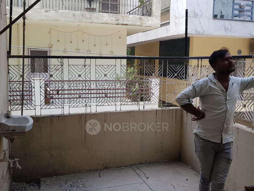 2 BHK Flat In Dda Mig Flats Rohini, Rohini Sector 7 For Sale  In Rohini